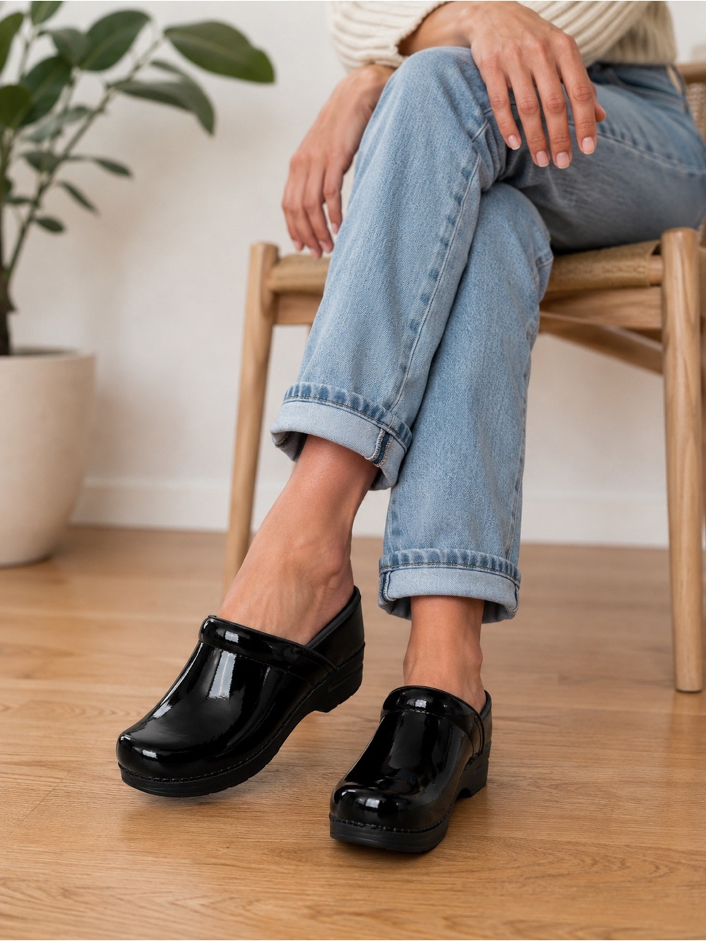 Dansko 2.0 Black Patent Leather Professional Clogs Slip Resistant Comfort Shoes